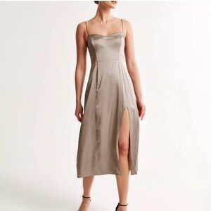 Women's
The A&F Camille Midi Dress
SKU: 655630943

Color: light brown